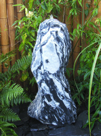 Monolith Marmor schwarzweiß 80cm1