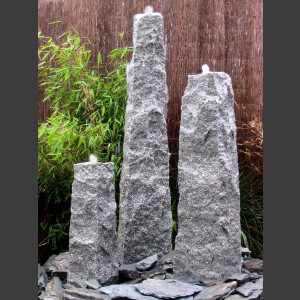 3 Obelisken Brunnenset grauer Granit bruchrau 150cm