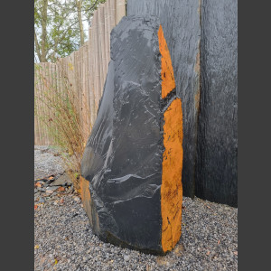 Monolith schwarz bunter Schiefer 135cm hoch