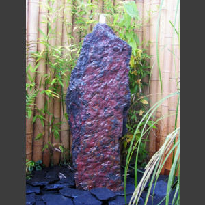 Schiefer Monolith Quellstein  rotschwarz 95cm1