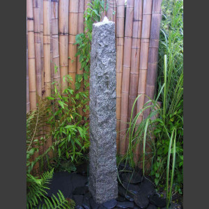 Quellstein Obelisk grauer Granit 150cm1