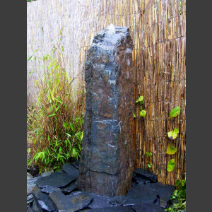 Schiefer Monolith Quellstein  grauschwarz 90cm