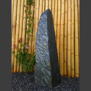 Solitärstein rot-bunter Schiefer 88cm hoch