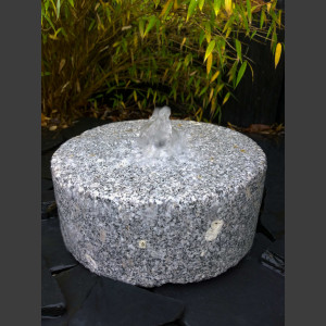 Mühlsteinbrunnen grauer Granit 30cm