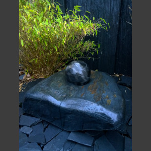 Schiefer Kissen Quellstein Brunnen mit drehender Marmorkugel 18cm