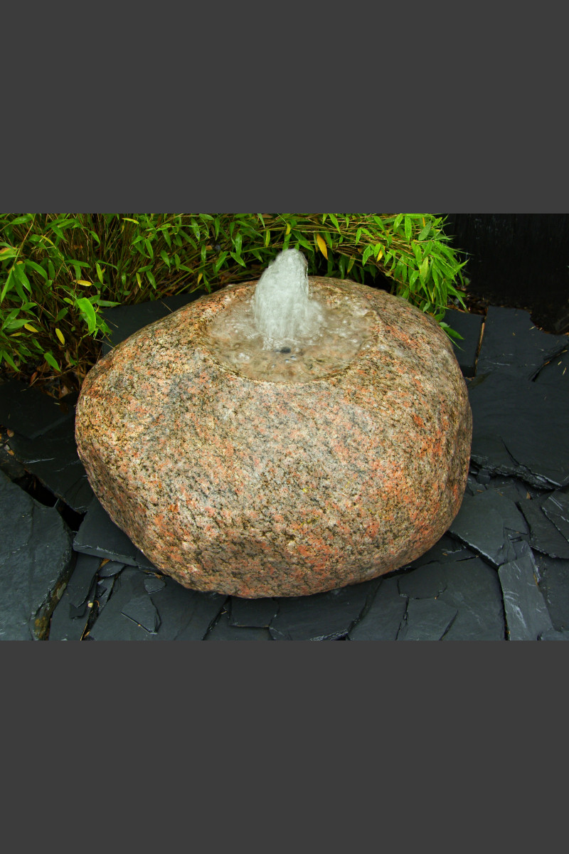 Granit Findling Quellstein ausgehöhlt 30cm Granit Ausgehöhlte