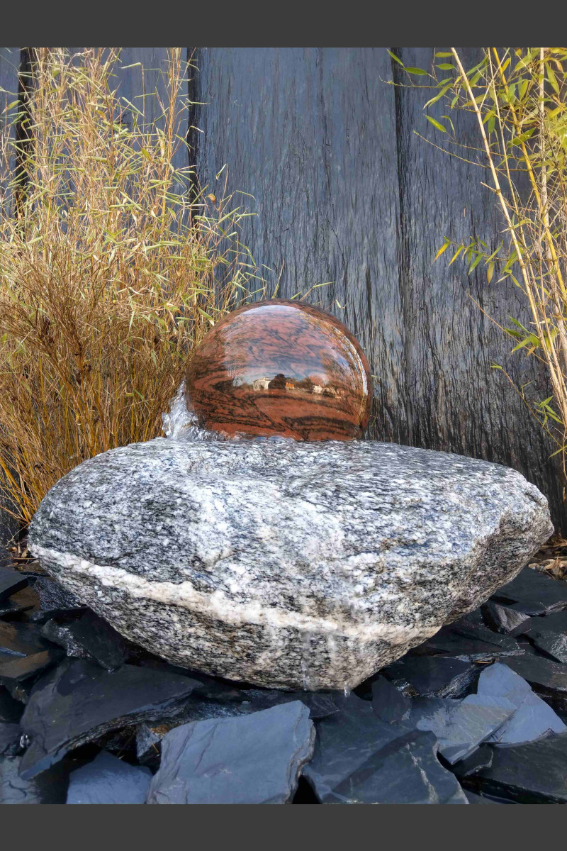 Maggia Brunnen mit drehender Granitkugel Monolithique