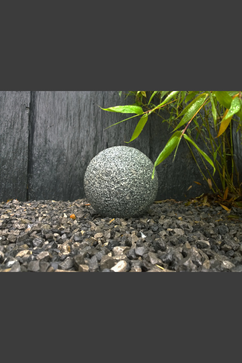 Granitkugel mit Bohrung,grauer Granit,20cm 