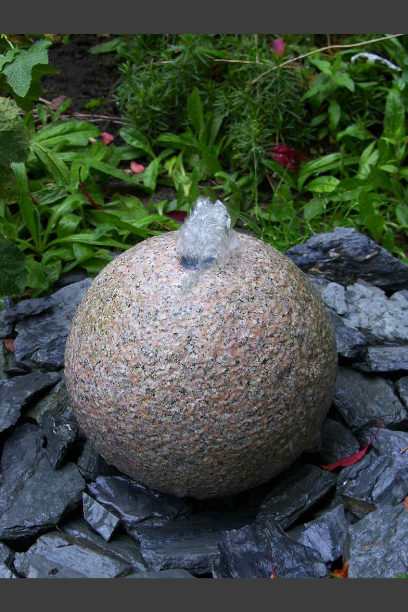 Granit Kugel Sprudelstein rot 20cm - Quellsteine - Quellstein - Monolithique