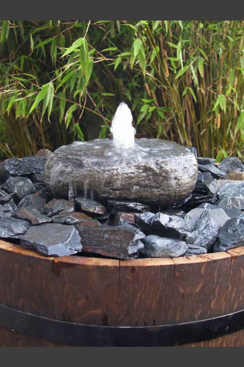 Findling Quellstein im Weinfaß Komplettset Brunnen Monolithique