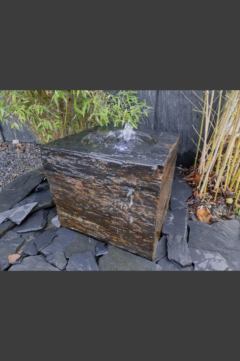 komplettbrunnen-ausgeh-hlter-schiefer-w-rfelquellstein-46cm