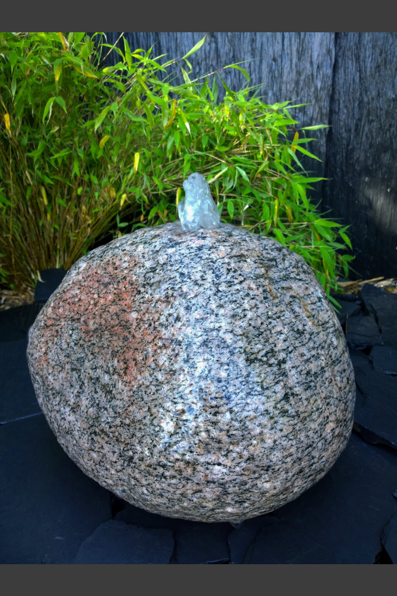 Findling Quellstein nordischer Granit 30cm Quellsteine Quellstein
