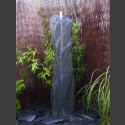 Schiefer Monolith Quellstein  grauschwarz 120cm hoch