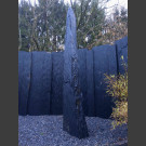 Monolith grau-schwarzer Schiefer 260cm hoch