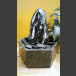 Zimmerbrunnen geschliffener Marmor schwarz-weiß in Granitbecken