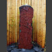 Schiefer Monolith Quellstein  rotschwarz 120cm hoch