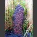Schiefer Monolith Quellstein  rotschwarz 95cm hoch