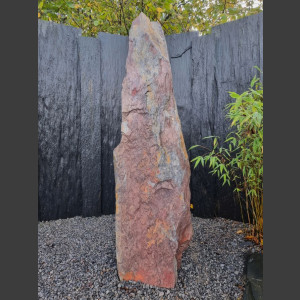 Monolith Schiste rouge-coloré 130cm de haut