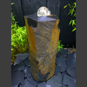 Basalte Monolithe á Fontaine avec rotative boule en verre 10cm