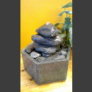 Fontaine d’intérieur set  Cairn en Bloc erratique gris-noire  en bassin de granit hexagonal