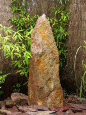 Schiefer Monolith Quellstein  rotbunt 95cm
