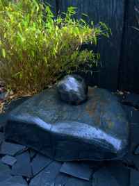 Bronsteen Bal van Blauwsteen geslepen 40cm