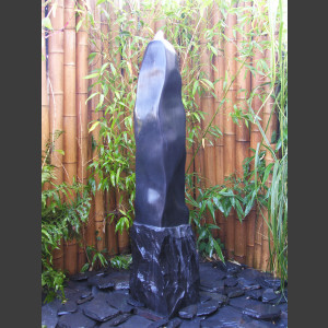 Quellstein Säule Marmor schwarz poliert 120cm1