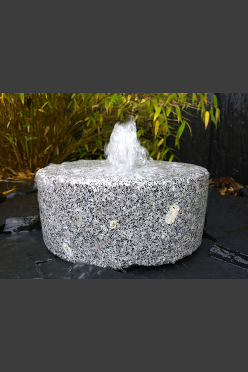 Defecte tack Uitdrukking Compleetset fontein Molensteen grijs Graniet 30cm - Molenstenen -  Compleetset Specials - Waterornamenten - Monolithique