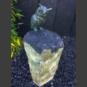 Bronzefigur Ransuil op Basalt Column